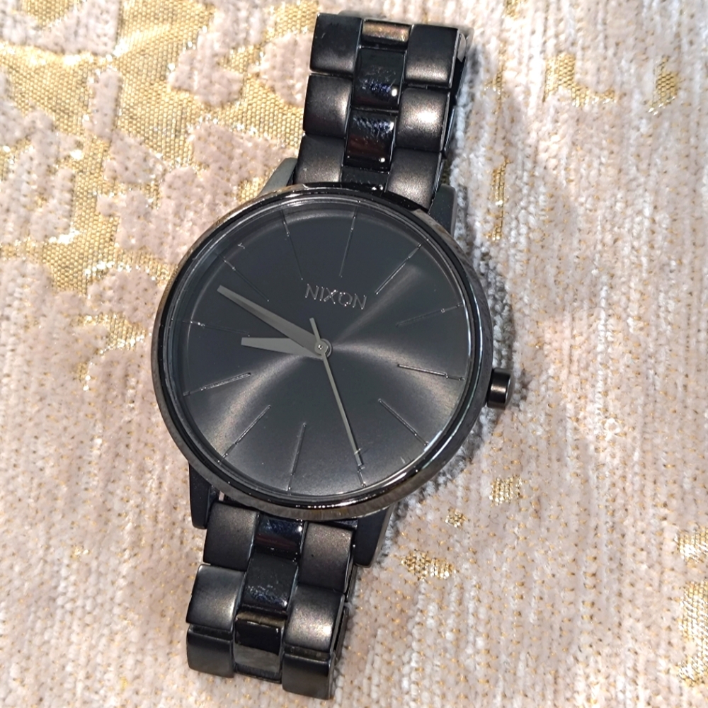 37mm Women's NIXON 'The Kensington' Watch. ~Model: Movin' Out~ New Battery